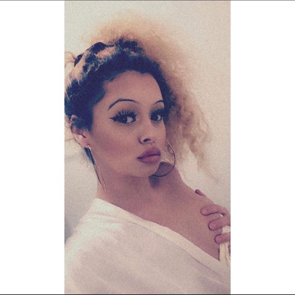 Meet your Posher, Hayleigh - Picture 1 of 1